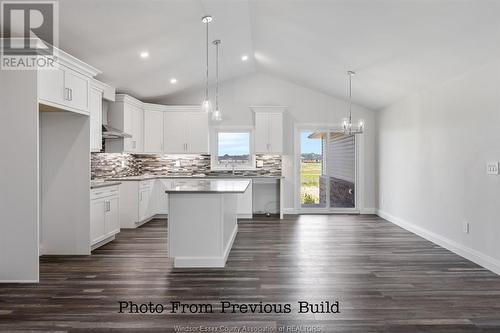 597 Keil Trail North, Chatham, ON - Indoor Photo Showing Kitchen With Upgraded Kitchen