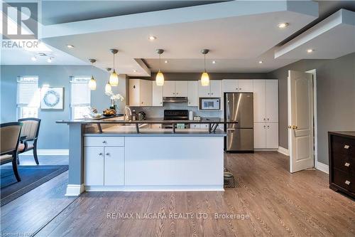 3829 Northwood Drive, Niagara Falls, ON - Indoor Photo Showing Kitchen With Upgraded Kitchen