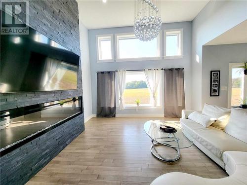 162 Conner Drive, Gananoque, ON - Indoor Photo Showing Living Room