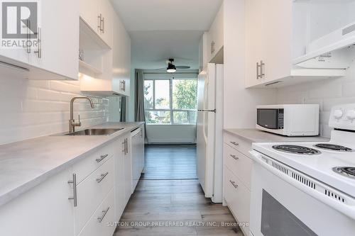 305-600 Grenfell Drive, London, ON - Indoor Photo Showing Kitchen