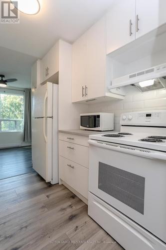 305-600 Grenfell Drive, London, ON - Indoor Photo Showing Kitchen