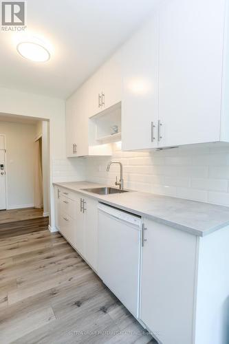 305-600 Grenfell Drive, London, ON - Indoor Photo Showing Kitchen