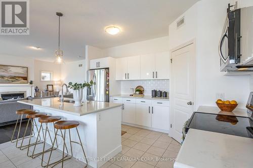 1485 Riverbend Road, London, ON - Indoor Photo Showing Kitchen With Upgraded Kitchen