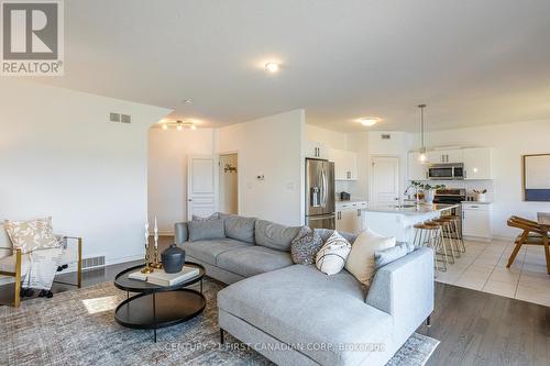 1485 Riverbend Road, London, ON - Indoor Photo Showing Living Room