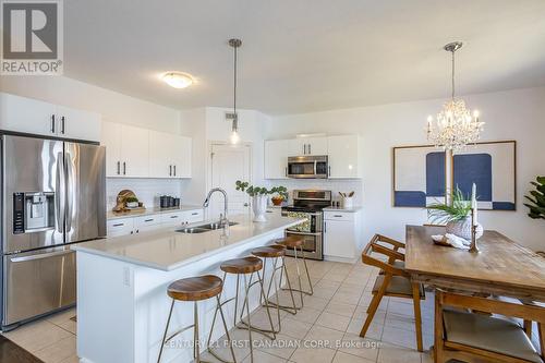 1485 Riverbend Road, London, ON - Indoor Photo Showing Kitchen With Double Sink With Upgraded Kitchen