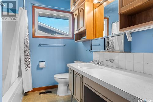 1106 Hastings Street, Moose Jaw, SK - Indoor Photo Showing Bathroom