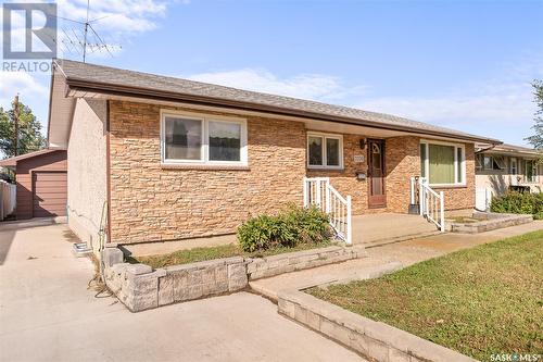 1106 Hastings Street, Moose Jaw, SK - Outdoor