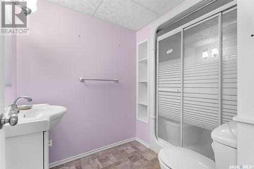 1106 Hastings Street, Moose Jaw, SK - Indoor Photo Showing Bathroom