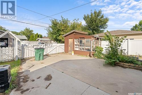 1106 Hastings Street, Moose Jaw, SK - Outdoor