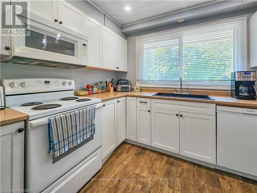 3162 Bruce Road 15, Kincardine, ON - Indoor Photo Showing Kitchen