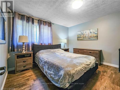 3162 Bruce Road 15, Kincardine, ON - Indoor Photo Showing Bedroom