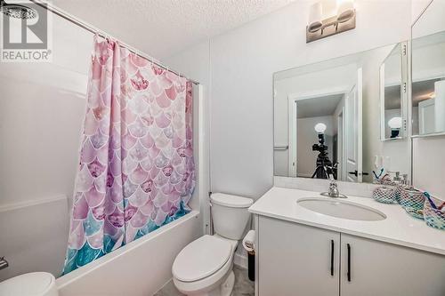 114 Midgrove Greenway Sw, Airdrie, AB - Indoor Photo Showing Bathroom