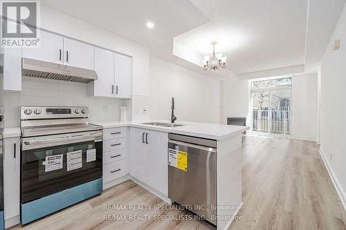 662 - 38 Stadium Road, Toronto (Niagara), ON - Indoor Photo Showing Kitchen With Double Sink