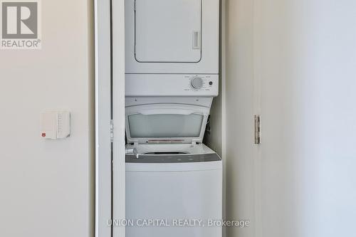 907 - 373 Front Street W, Toronto (Waterfront Communities), ON - Indoor Photo Showing Laundry Room