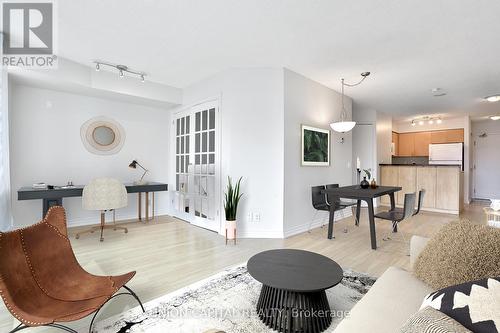 907 - 373 Front Street W, Toronto (Waterfront Communities), ON - Indoor Photo Showing Living Room