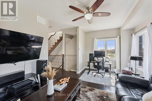 102 Ferris Square, Clarington, ON - Indoor Photo Showing Living Room