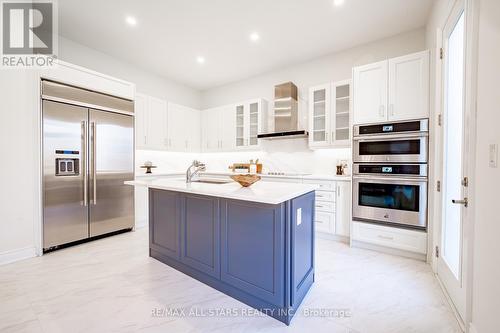 48 Joiner Circle, Whitchurch-Stouffville (Ballantrae), ON - Indoor Photo Showing Kitchen With Upgraded Kitchen