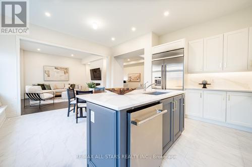 48 Joiner Circle, Whitchurch-Stouffville (Ballantrae), ON - Indoor Photo Showing Kitchen With Upgraded Kitchen