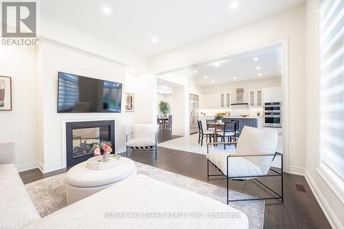 48 Joiner Circle, Whitchurch-Stouffville (Ballantrae), ON - Indoor Photo Showing Living Room With Fireplace