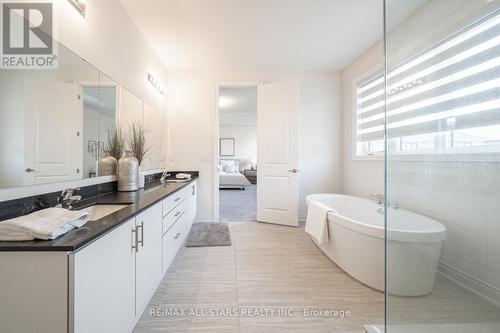 48 Joiner Circle, Whitchurch-Stouffville (Ballantrae), ON - Indoor Photo Showing Bathroom