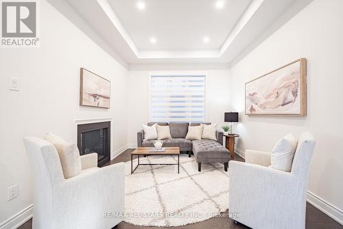 48 Joiner Circle, Whitchurch-Stouffville (Ballantrae), ON - Indoor Photo Showing Living Room With Fireplace