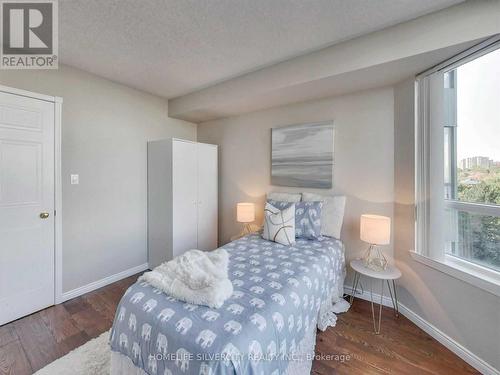 602 - 135 Hillcrest Avenue, Mississauga, ON - Indoor Photo Showing Bedroom