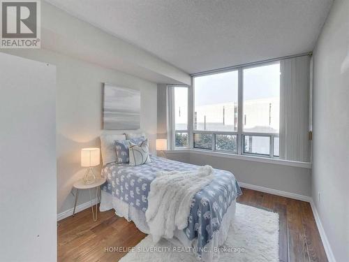 602 - 135 Hillcrest Avenue, Mississauga, ON - Indoor Photo Showing Bedroom