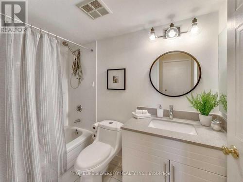 602 - 135 Hillcrest Avenue, Mississauga, ON - Indoor Photo Showing Bathroom