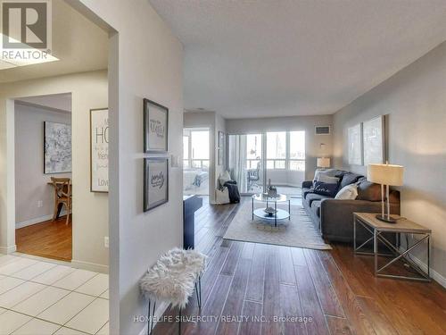 602 - 135 Hillcrest Avenue, Mississauga, ON - Indoor Photo Showing Living Room