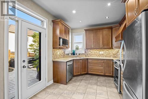 17 Hawkridge Trail, Brampton, ON - Indoor Photo Showing Kitchen