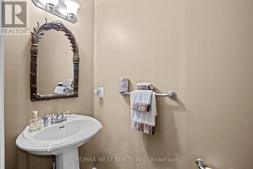 17 Hawkridge Trail, Brampton, ON - Indoor Photo Showing Bathroom