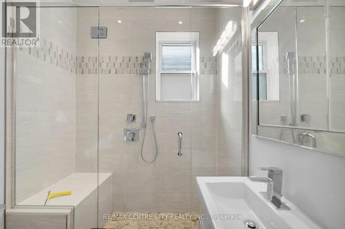 111 Chesley Avenue, London, ON - Indoor Photo Showing Bathroom