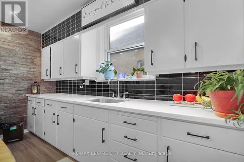 111 Chesley Avenue, London, ON - Indoor Photo Showing Kitchen