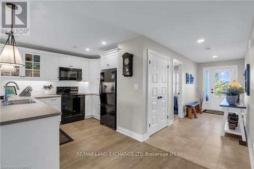 34 - 46 Fairway Lane, Saugeen Shores, ON - Indoor Photo Showing Kitchen With Double Sink