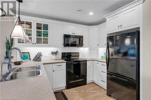 34 - 46 Fairway Lane, Saugeen Shores, ON - Indoor Photo Showing Kitchen With Double Sink