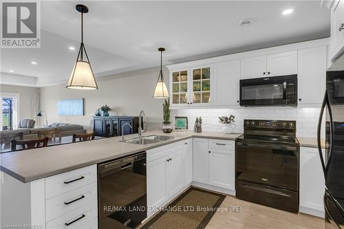 34 - 46 Fairway Lane, Saugeen Shores, ON - Indoor Photo Showing Kitchen With Double Sink