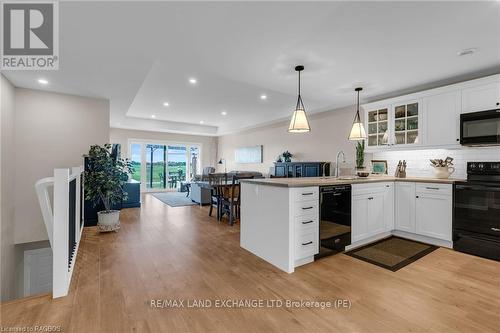 34 - 46 Fairway Lane, Saugeen Shores, ON - Indoor Photo Showing Kitchen