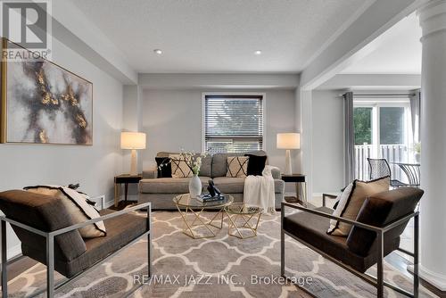 35 Courvier Crescent, Clarington (Bowmanville), ON - Indoor Photo Showing Living Room