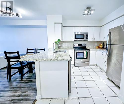 3215 - 4978 Yonge Street, Toronto, ON - Indoor Photo Showing Kitchen