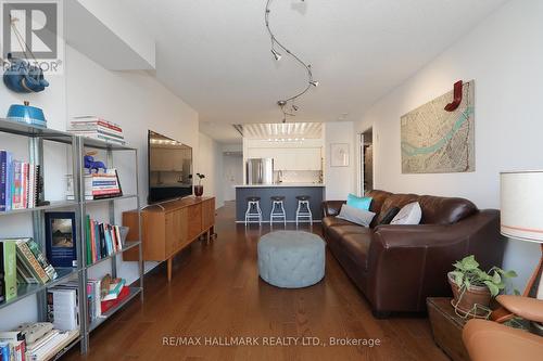 801 - 330 Adelaide Street E, Toronto (Moss Park), ON - Indoor Photo Showing Living Room