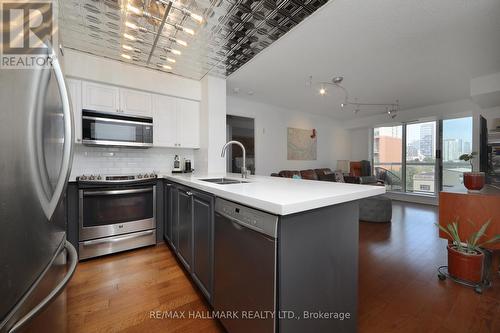 801 - 330 Adelaide Street E, Toronto (Moss Park), ON - Indoor Photo Showing Kitchen With Stainless Steel Kitchen With Double Sink With Upgraded Kitchen