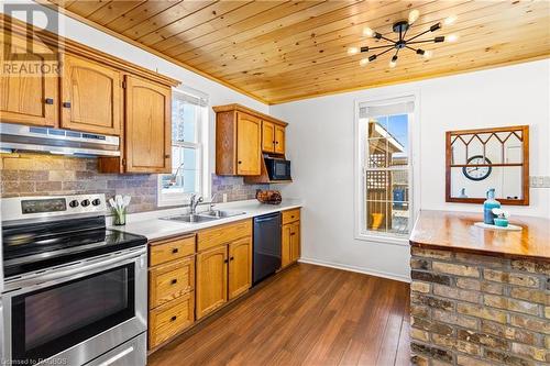 383318 Concession Road 4, West Grey, ON - Indoor Photo Showing Kitchen With Double Sink