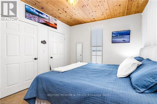 383318 Concession Road 4, West Grey, ON - Indoor Photo Showing Bedroom