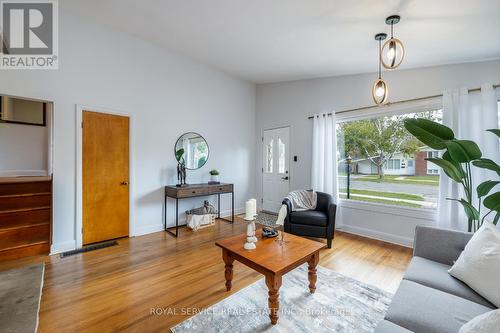 650 Harold Drive, Peterborough (Monaghan), ON - Indoor Photo Showing Living Room