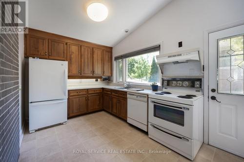 650 Harold Drive, Peterborough (Monaghan), ON - Indoor Photo Showing Kitchen