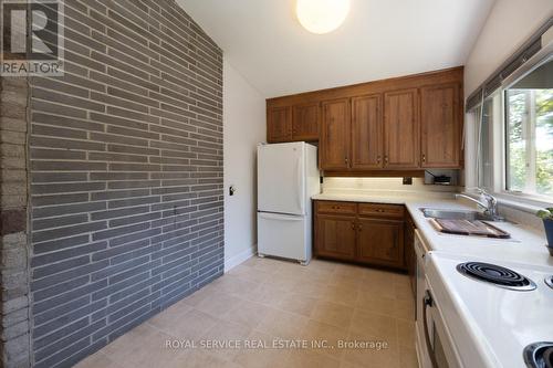 650 Harold Drive, Peterborough (Monaghan), ON - Indoor Photo Showing Kitchen