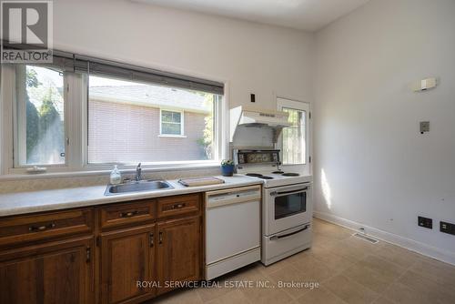 650 Harold Drive, Peterborough (Monaghan), ON - Indoor Photo Showing Kitchen