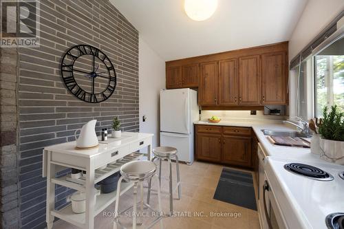 650 Harold Drive, Peterborough (Monaghan), ON - Indoor Photo Showing Kitchen With Double Sink