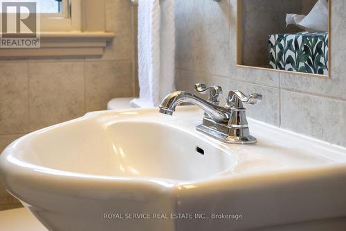 650 Harold Drive, Peterborough (Monaghan), ON - Indoor Photo Showing Bathroom