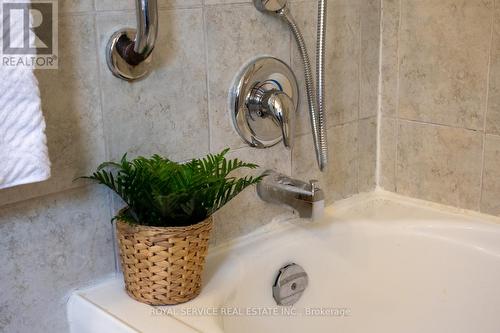 650 Harold Drive, Peterborough (Monaghan), ON - Indoor Photo Showing Bathroom